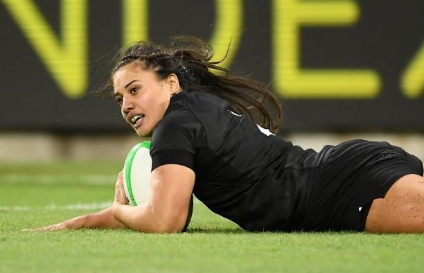 Shakira Baker of New Zealand scores a try during the Oceania Sevens Challenge match between New Zealand and Fiji at Queensland Country Bank Stadium...