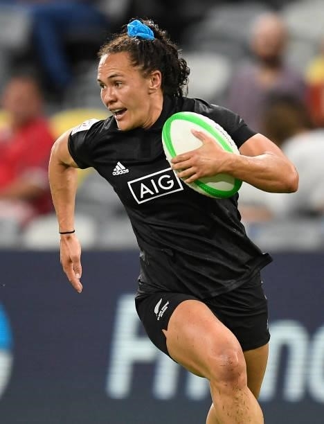 Portia Woodman of New Zealand runs to score a try during the Oceania Sevens Challenge match between New Zealand and Fiji at Queensland Country Bank...