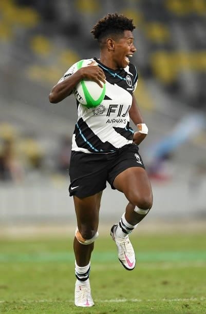 Ana Naimasi of Fiji runs to score a try during the Oceania Sevens Challenge match between New Zealand and Fiji at Queensland Country Bank Stadium on...