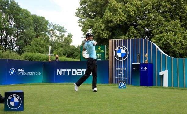 Martin Kaymer of Germany on the 1st tee during the second round of The BMW International Open at Golfclub Munchen Eichenried on June 25, 2021 in...