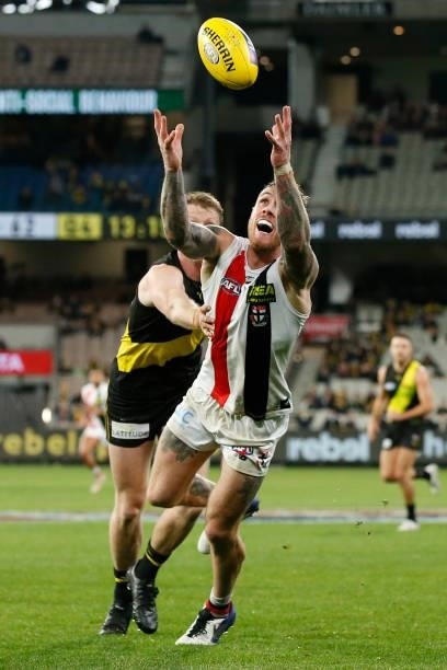 Tim Membrey of the Saints marks the ball during the round 15 AFL match between the Richmond Tigers and the St Kilda Saints at Melbourne Cricket...
