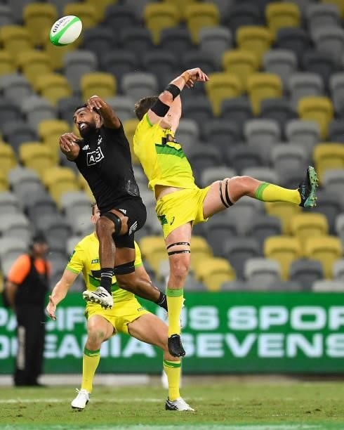 Amanaki Nicole of New Zealand and Nick Malouf of Australia contest the ball during the Oceania Sevens Challenge match between New Zealand and...