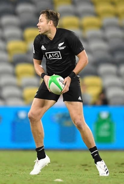 Tim Mikkelson of New Zealand runs the ball during the Oceania Sevens Challenge match between New Zealand and Australia at Queensland Country Bank...