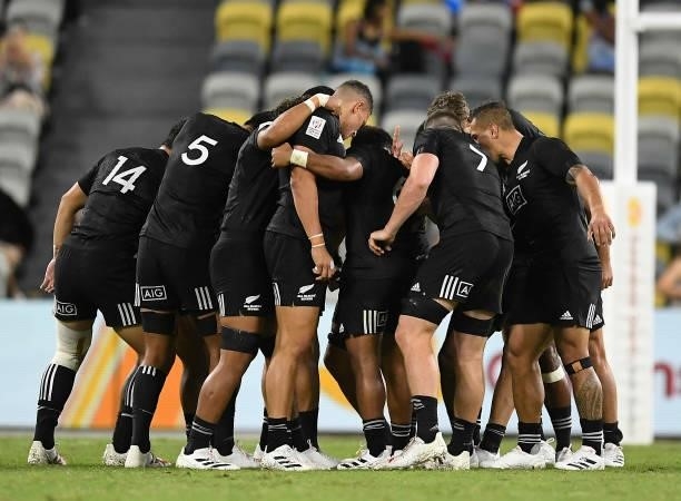 The New Zealand team gathers in a huddle during the Oceania Sevens Challenge match between New Zealand and Australia at Queensland Country Bank...