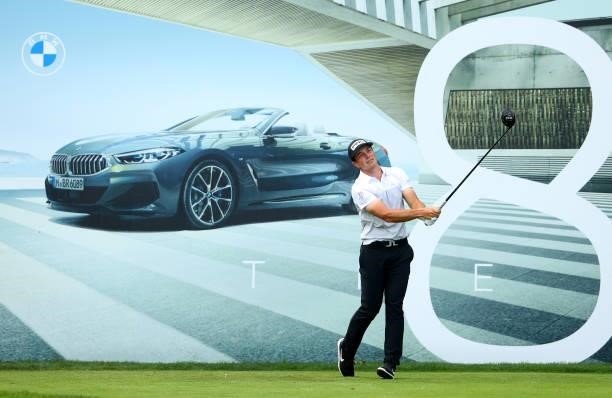 Viktor Hovland of Norway on the 18th tee during the second round of The BMW International Open at Golfclub Munchen Eichenried on June 25, 2021 in...