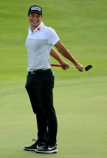 Viktor Hovland of Norway on the 18th green during the second round of The BMW International Open at Golfclub Munchen Eichenried on June 25, 2021 in...