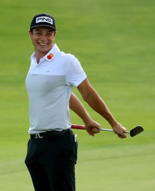 Viktor Hovland of Norway on the 18th green during the second round of The BMW International Open at Golfclub Munchen Eichenried on June 25, 2021 in...