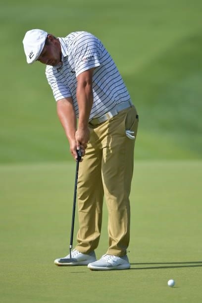 Bryson DeChambeau of the United States putts on the 13th green during the second round of the Travelers Championship at TPC River Highlands on June...