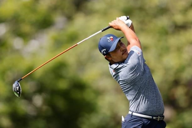 Lee of Korea plays his shot from the sixth tee during the second round of the Travelers Championship at TPC River Highlands on June 25, 2021 in...