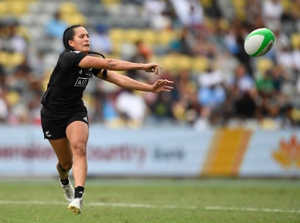 Tyla Nathan-Wong of New Zealand passes the ball during the Oceania Sevens Challenge match between New Zealand and Australia at Queensland Country...