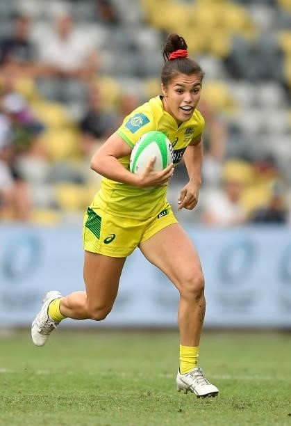 Madison Higgins-Ashby of Australia runs the ball during the Oceania Sevens Challenge match between New Zealand and Australia at Queensland Country...