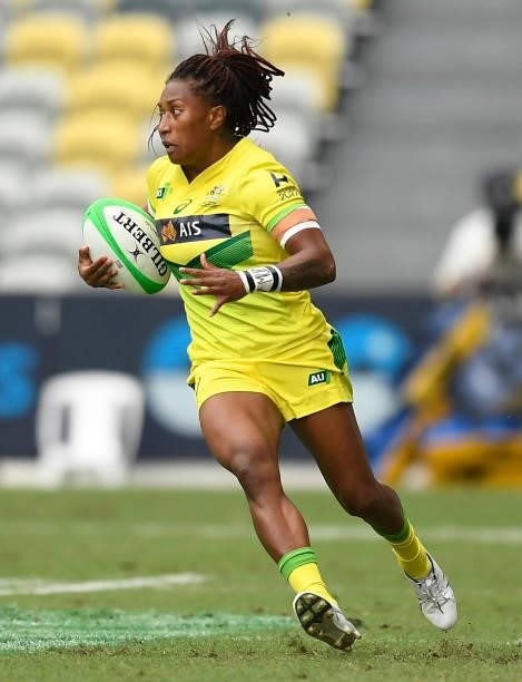 Ellia Green of Australia runs the ball during the Oceania Sevens Challenge match between New Zealand and Australia at Queensland Country Bank Stadium...