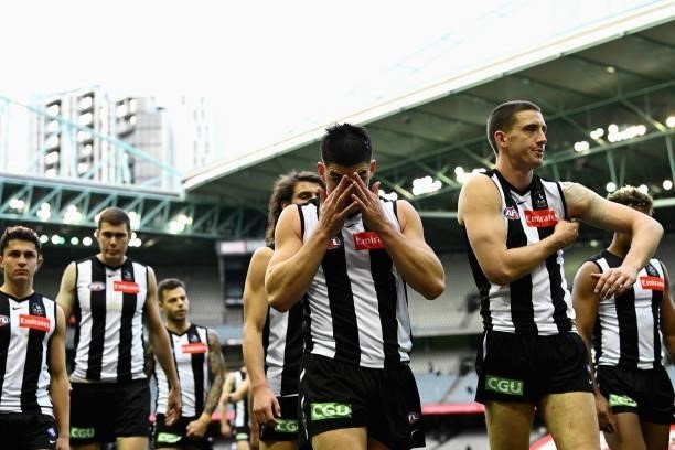 Brayden Maynard of the Magpies and team mates look dejected after losing the round 15 AFL match between the Collingwood Magpies and the Fremantle...