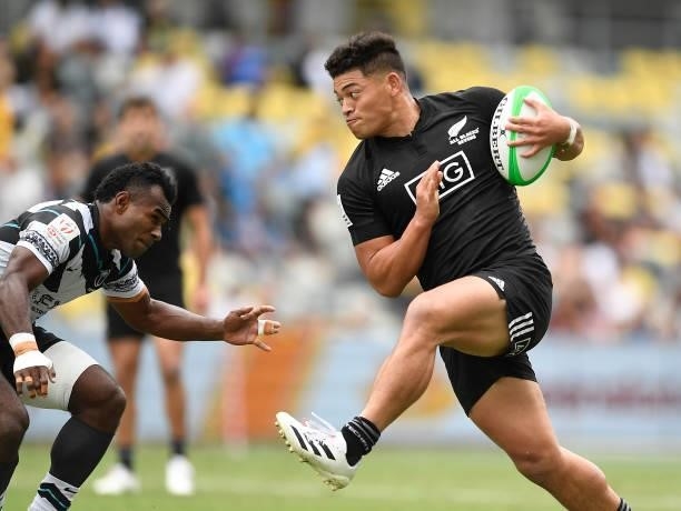 Tone Ng Shiu of New Zealand runs to score a try during the Oceania Sevens Challenge match between New Zealand and Fiji at Queensland Country Bank...