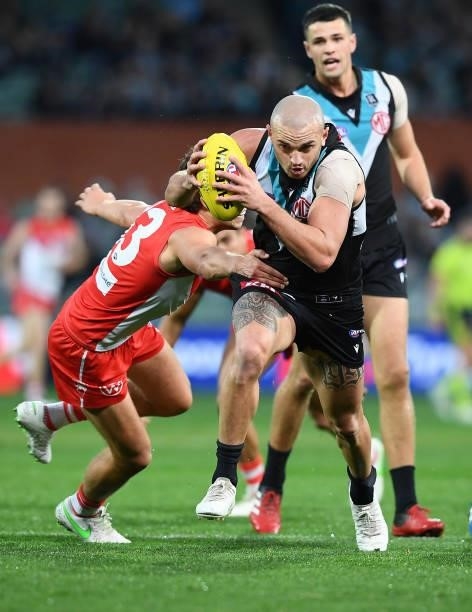 Sam Powell-Pepper of Port Adelaide breaks a Oliver Florent of the Swans tackle during the round 15 AFL match between the Port Adelaide Power and the...