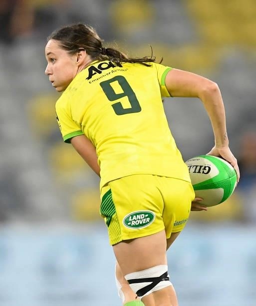 Chloe Dalton of Australia passes the ball during the Oceania Sevens Challenge match between Australia and Fiji at Queensland Country Bank Stadium on...
