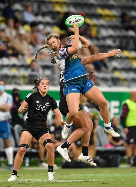Lillian Dick of Oceania contest a high ball during the Oceania Sevens Challenge match between New Zealand and Oceania at Queensland Country Bank...