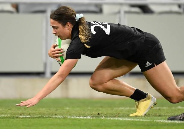 Jazmin Felix-Hotham of New Zealand scores a try during the Oceania Sevens Challenge match between New Zealand and Oceania at Queensland Country Bank...