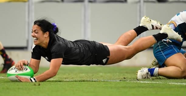 Stacey Waaka of New Zealand scores a try during the Oceania Sevens Challenge match between New Zealand and Oceania at Queensland Country Bank Stadium...