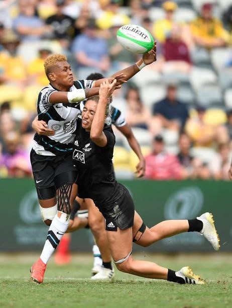 Aloesi Nakoci of Fiji gets a pass away despite the the tackle of Sarah Hirini of New Zealand during the Oceania Sevens Challenge match between New...