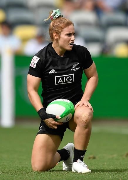 Michaela Blyde of New Zealand reacts after scoring a try during the Oceania Sevens Challenge match between New Zealand and Fiji at Queensland Country...