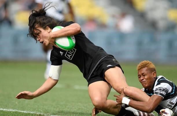 Ruby Tui of New Zealand scores a try during the Oceania Sevens Challenge match between New Zealand and Fiji at Queensland Country Bank Stadium on...
