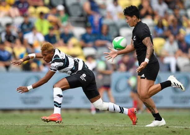 Aloesi Nakoci of Fiji contests the ball with Gayle Broughton of New Zealand during the Oceania Sevens Challenge match between New Zealand and Fiji at...