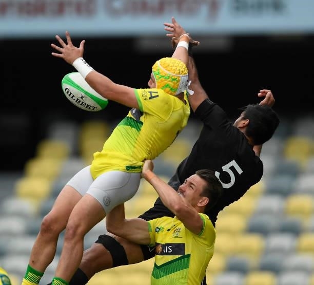Josh Coward of Australia contests the ball with Dylan Collier of New Zealand during the Oceania Sevens Challenge match between New Zealand and...