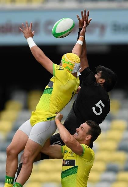 Josh Coward of Australia contests the ball with Dylan Collier of New Zealand during the Oceania Sevens Challenge match between New Zealand and...