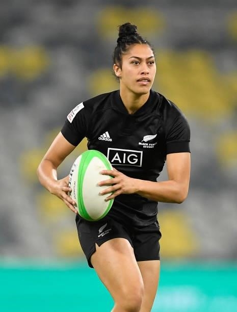 Tenika Willison of New Zealand runs the ball during the Oceania Sevens Challenge match between New Zealand and Australia at Queensland Country Bank...