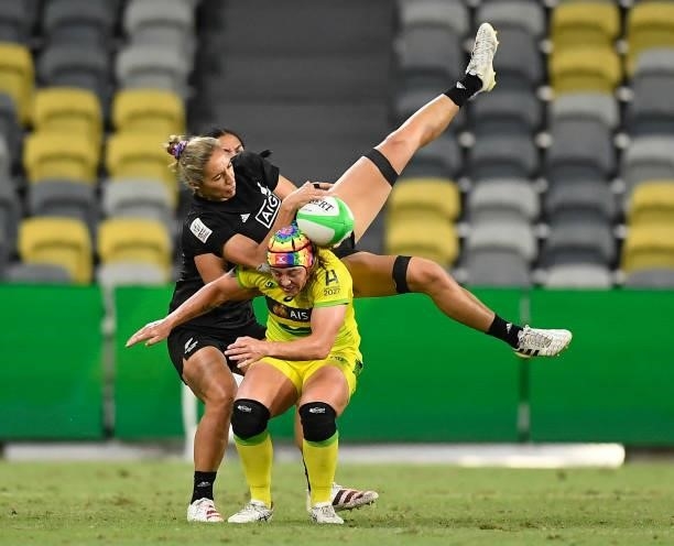Sarah Hirini of New Zealand contests the ball with Sharni Williams of Australia during the Oceania Sevens Challenge match between New Zealand and...