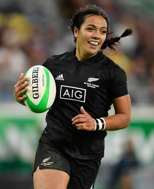 Stacey Waaka of New Zealand runs to score a try during the Oceania Sevens Challenge match between New Zealand and Australia at Queensland Country...