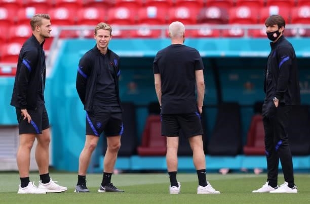 Matthijs de Ligt and Frenkie de Jong of Netherlands inspect the pitch with team mates prior to the UEFA Euro 2020 Championship Round of 16 match...