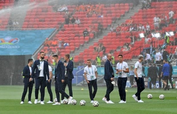 Players of Czech Republic inspect the pitch prior to the UEFA Euro 2020 Championship Round of 16 match between Netherlands and Czech Republic at...