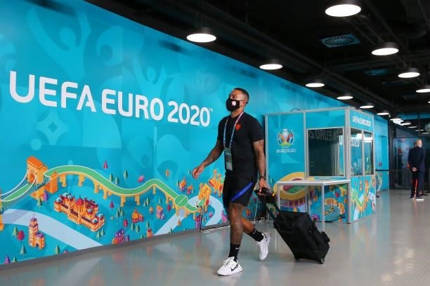 Memphis Depay of Netherlands is seen wearing a face mask as he arrives at the stadium prior to the UEFA Euro 2020 Championship Round of 16 match...