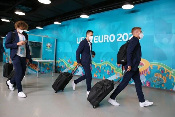 Players of Czech Republic wear face masks as they arrive at the stadium prior to the UEFA Euro 2020 Championship Round of 16 match between...