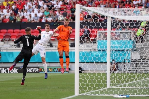 Matthijs de Ligt of Netherlands heads wide whilst under pressure from Tomas Kalas of Czech Republic during the UEFA Euro 2020 Championship Round of...
