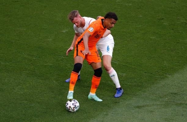 Donyell Malen of Netherlands battles for possession with Tomas Kalas of Czech Republic during the UEFA Euro 2020 Championship Round of 16 match...