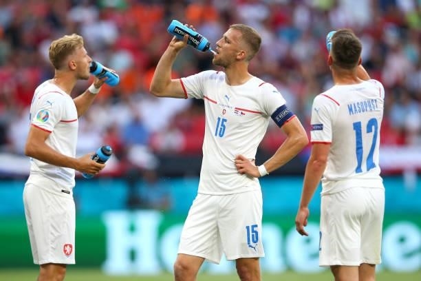 Tomas Soucek of Czech Republic takes a drink with teammates during the UEFA Euro 2020 Championship Round of 16 match between Netherlands and Czech...