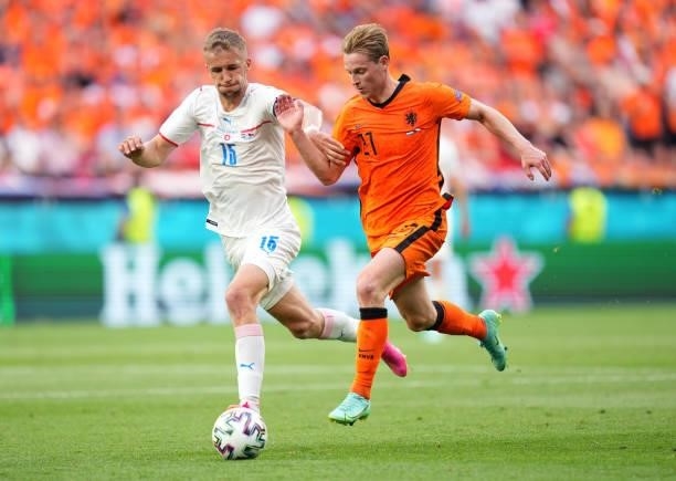 Frenkie de Jong of Netherlands battles for possession with Tomas Soucek of Czech Republic during the UEFA Euro 2020 Championship Round of 16 match...