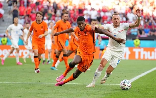 Denzel Dumfries of Netherlands battles for possession with Vladimir Coufal of Czech Republic during the UEFA Euro 2020 Championship Round of 16 match...