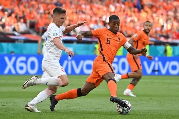 Georginio Wijnaldum of Netherlands runs with the ball whilst under pressure from Lukas Masopust of Czech Republic during the UEFA Euro 2020...