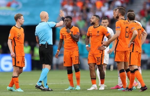 Quincy Promes and Memphis Depay of Netherlands interacts with Match Referee, Sergei Karasev during the UEFA Euro 2020 Championship Round of 16 match...
