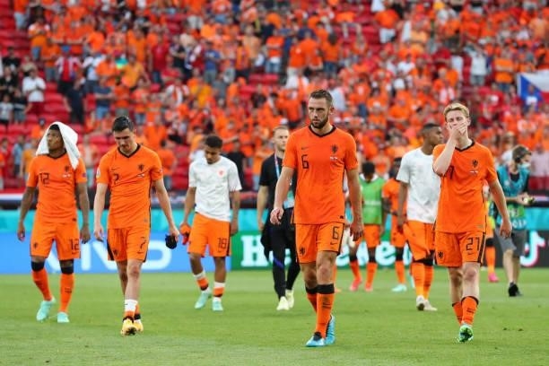Steven Berghuis, Stefan de Vrij and Frenkie de Jong of Netherlands look dejected following defeat in the UEFA Euro 2020 Championship Round of 16...
