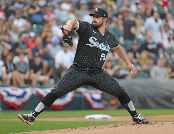 Starting pitcher Carlos Rodon of the Chicago White Sox delivers the ball against the Seattle Mariners at Guaranteed Rate Field on June 25, 2021 in...