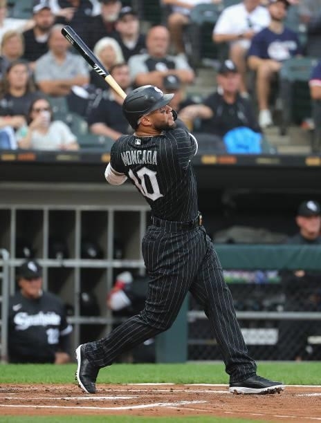 Yoan Moncada of the Chicago White Sox bats against the Seattle Mariners at Guaranteed Rate Field on June 25, 2021 in Chicago, Illinois. The Mariners...