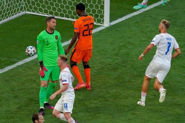Goalkeeper Maarten Stekelenburg of the Netherlands and Denzel Dumfries of the Netherlands disappointed after the second goal of Czech Republic during...