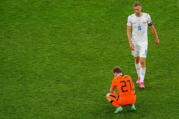 Frenkie de Jong of the Netherlands disappointed, Tomas Soucek of Czech Republic during the UEFA Euro 2020: Round of 16 match between Netherlands and...