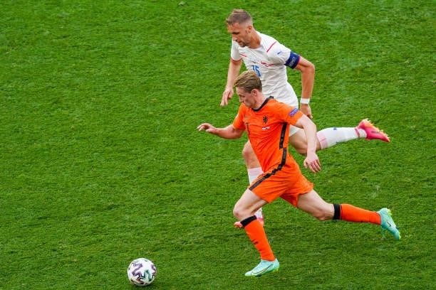 Tomas Soucek of Czech Republic battles for possession with Frenkie de Jong of the Netherlands during the UEFA Euro 2020: Round of 16 match between...