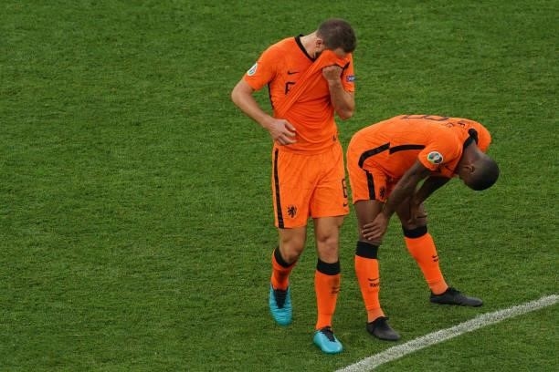 Stefan de Vrij of the Netherlands and Georginio Wijnaldum of the Netherlands disappointed during the UEFA Euro 2020: Round of 16 match between...